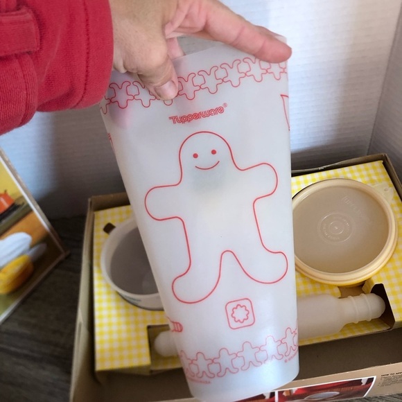 Vtg Tupperware Mini-Mix-It Children's Baking Set - Picture 7 of 16